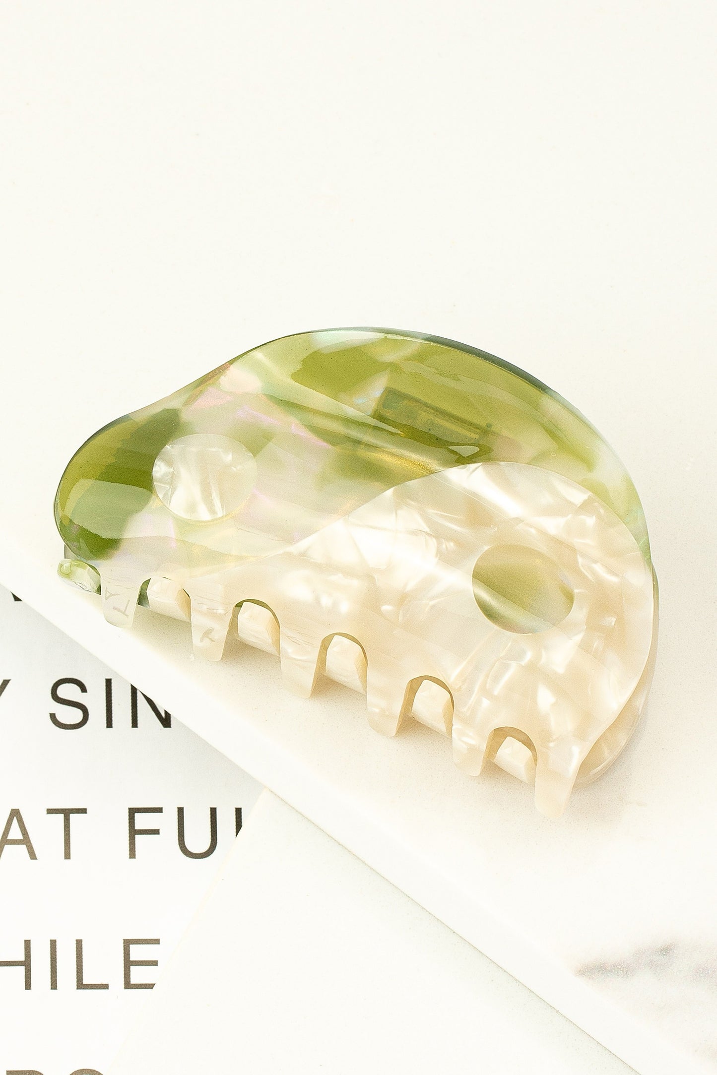 Yin and Yang Pearlescent Clip